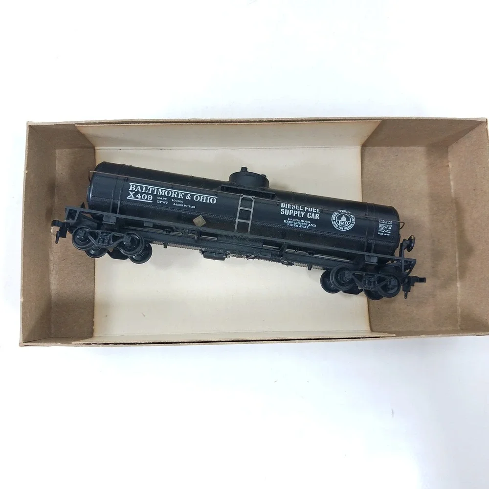 Athearn 1577 Baltimore & Ohio 40 Ft Single Dome Tank Car HO Scale Black B&O X409